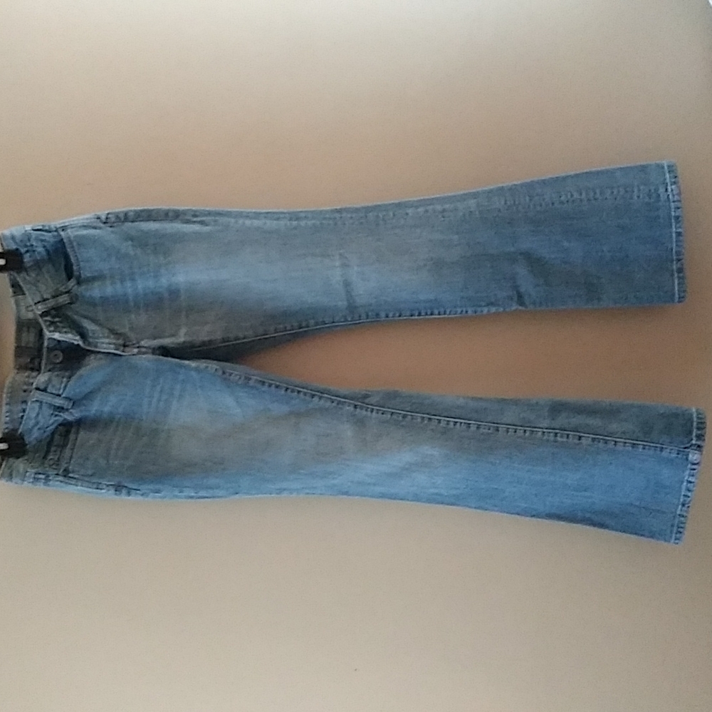Classic Denim Lightwash  Boot-Cut Fit Jeans
